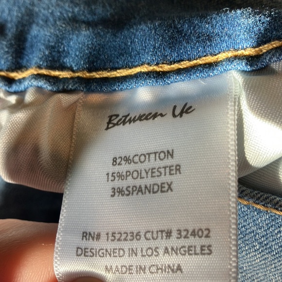 My sister bought them for me, I tried them on and they didn’t fit me. - Picture 5 of 7